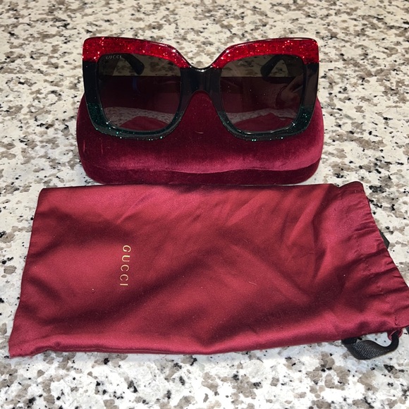 Gucci Accessories - Beautiful classic Gucci glasses. The signature red, green and black colors
